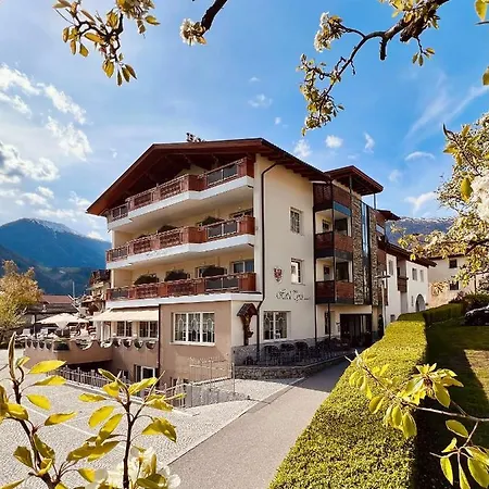 Tyrol Hotel
